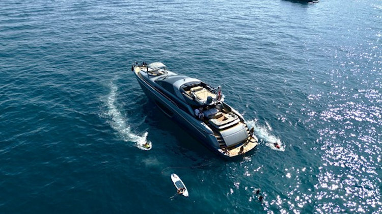 Luxury Yacht Tour on the Amalfi Coast: A Dream Escape and Honeymoon Packages 