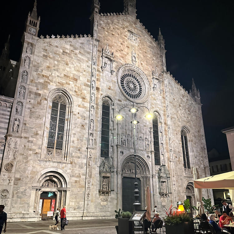 Duomo night, exterior