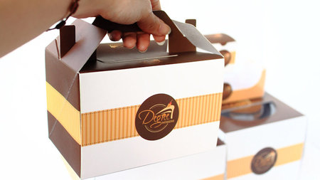 Why Cardboard Boxes with Handles Are Best for Gift Packaging