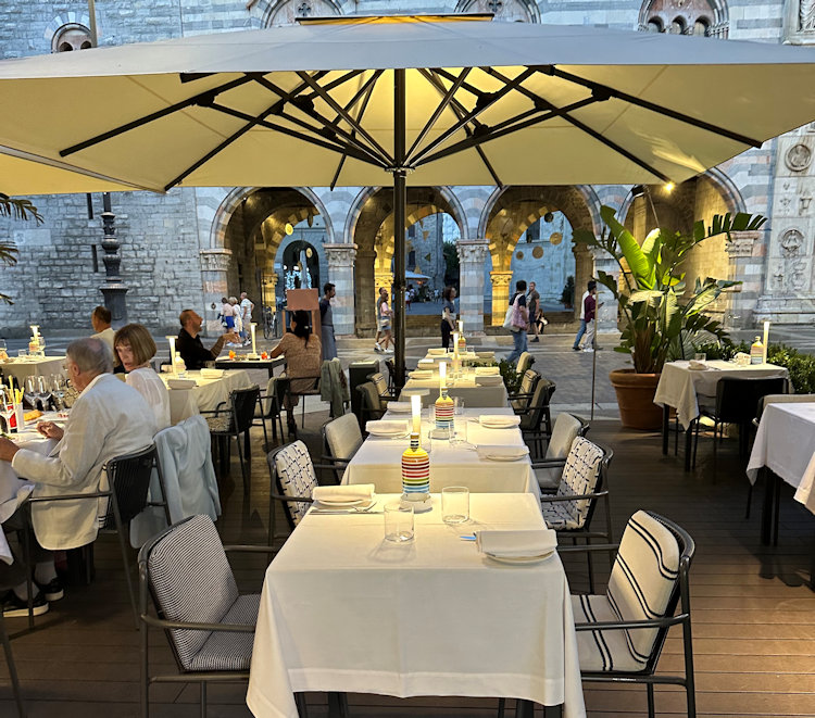 Outdoor restaurant – Duomo