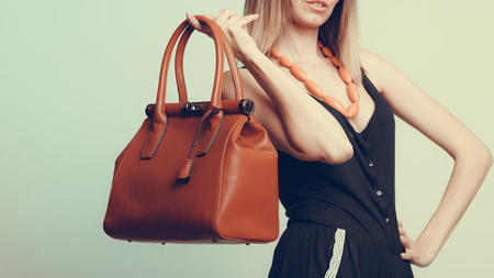 Top 3 Factors to Consider When Choosing Travel Bags for Women