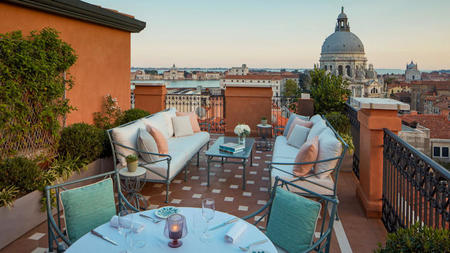 5 Suites with Breathtaking Views Around the World