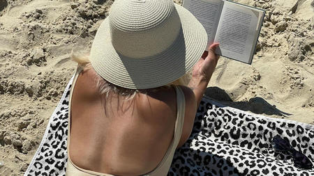 The Ultimate Guide to Traveling with Blankets: Comfort on the Go