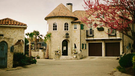 Travel-Inspired Exteriors: Transform Your Home with Custom Siding
