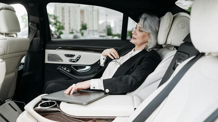 How to Verify That Your Limo Chauffeur is Experienced and Licensed