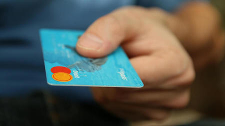 Traveling Smarter: How Gift Cards Help Save Time and Stress