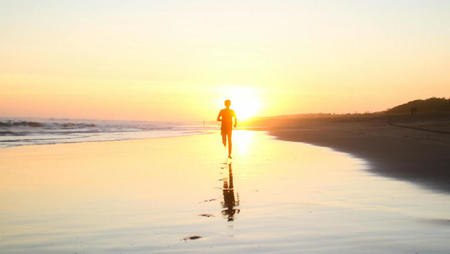 Earning While Traveling: 8 Smart Ways Entrepreneurs Earn on the Go