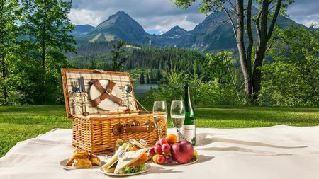 Perfectly Curated Picnics in the World's Most Beautiful Locations