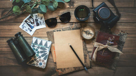 4 Luxury Essentials to Pack For Your Holiday