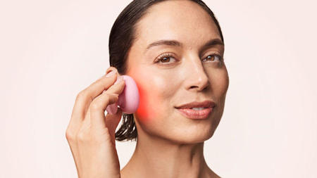 7 Reasons Solawave Is a Must-Pack Beauty Device for Travelers