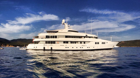 Motor Yacht Trident Chartering in Secluded Red Sea Beauty Spots